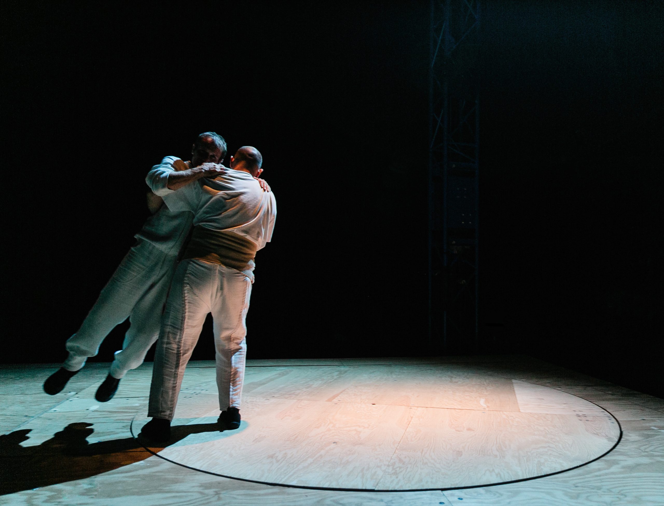Secrets __ Compagnie de Cirque « eia »